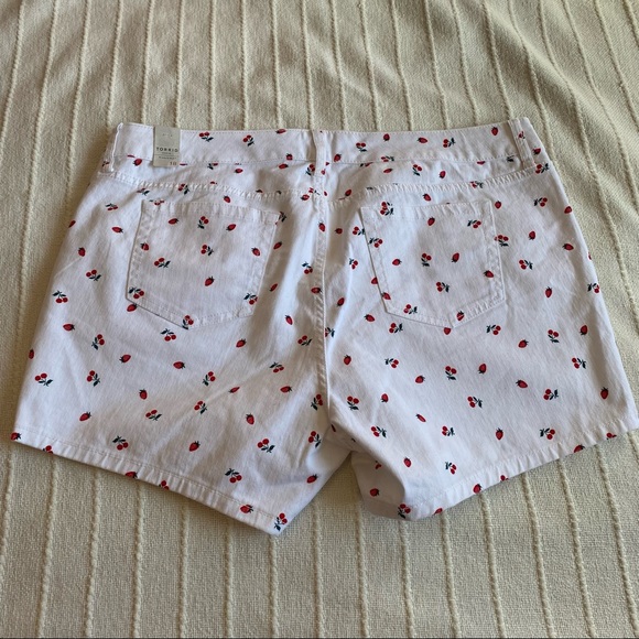 Torrid Cherry Berry Print Shorts - Picture 4 of 6